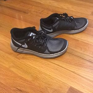 New Black/Silver Nike Free 5.0 Shoes. Sz: 5.5Youth
